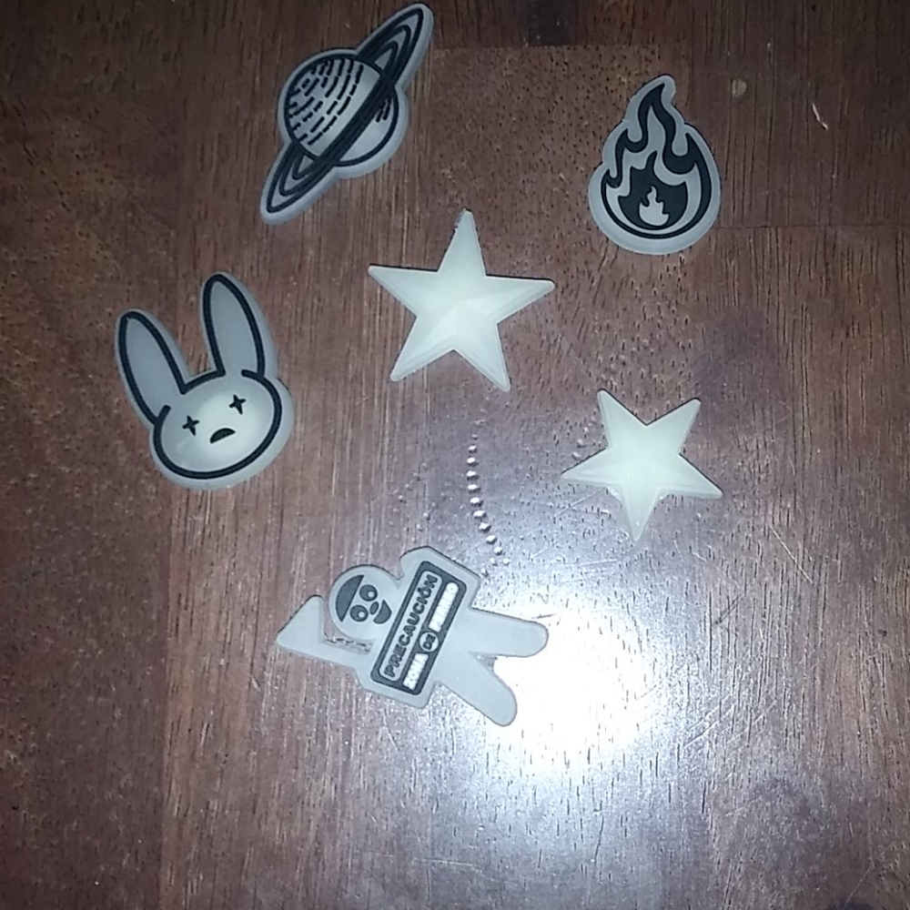 Croc jibbitz Bad bunny glow in the dark